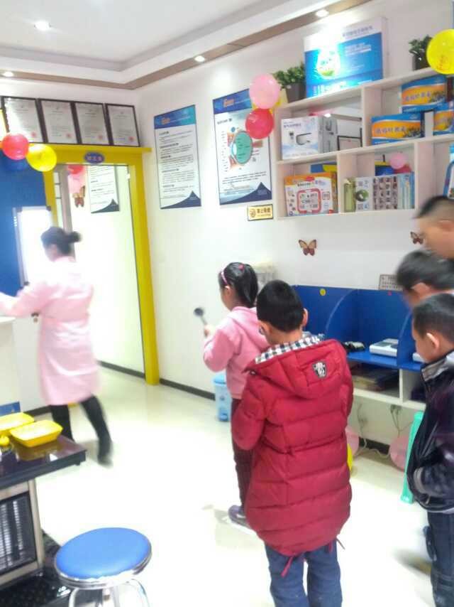 易视界万里小学店