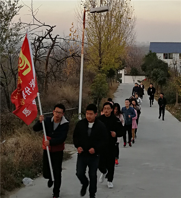 迎着太阳奔跑