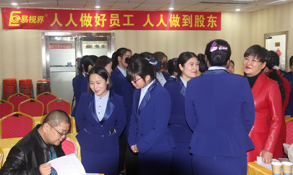 经贸骄子现场与老师交流沟通