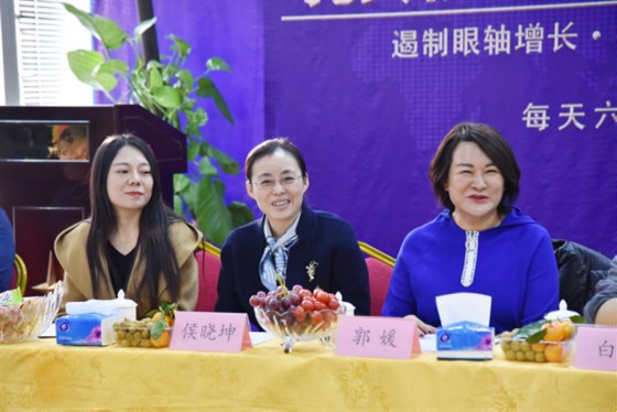 河南经贸院校知名莅临郑州易视界实业参观指导 图二