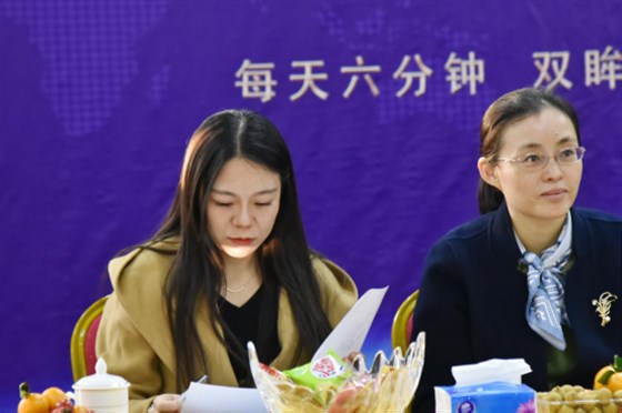 河南经贸院校知名莅临郑州易视界实业参观指导 图四
