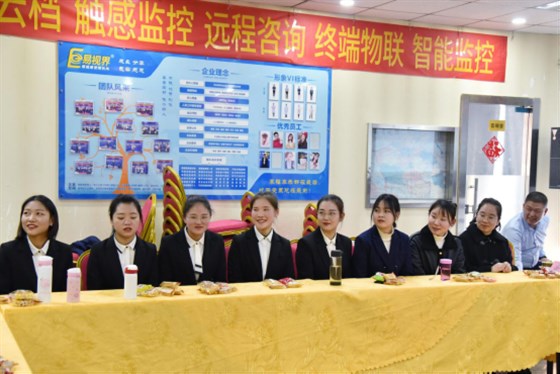河南经贸院校知名莅临郑州易视界实业参观指导 图五