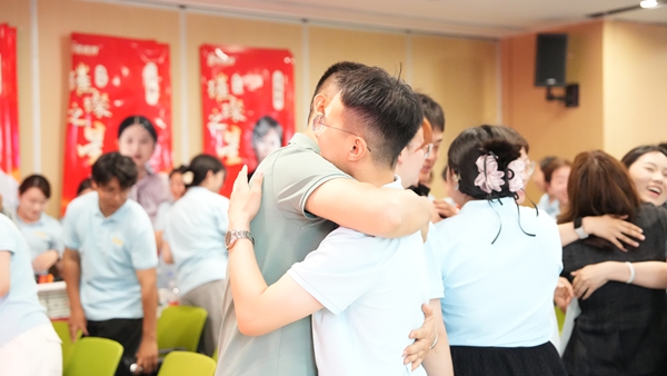 易视界2025年4月嘉奖会暨5月启动大会精彩瞬间