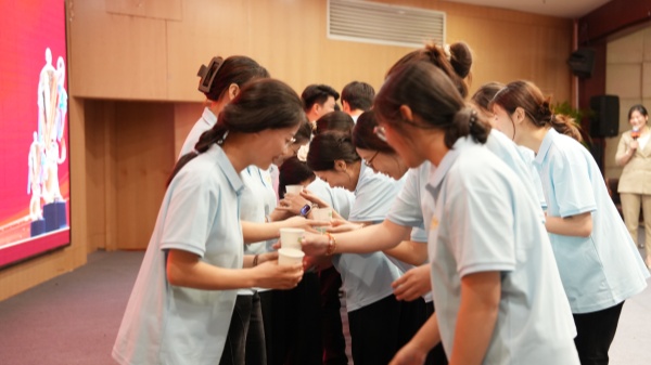 易视界拜师仪式进行中