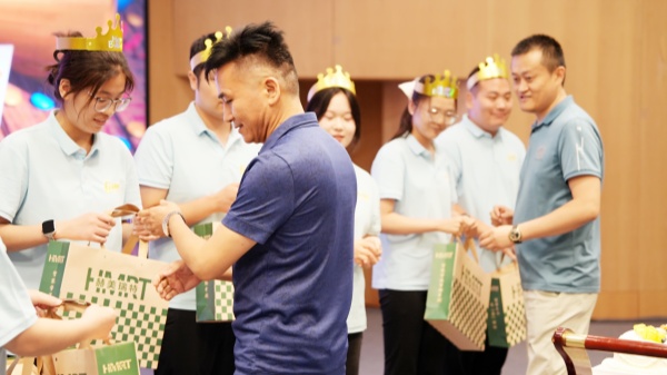 易视界温馨的集体生日