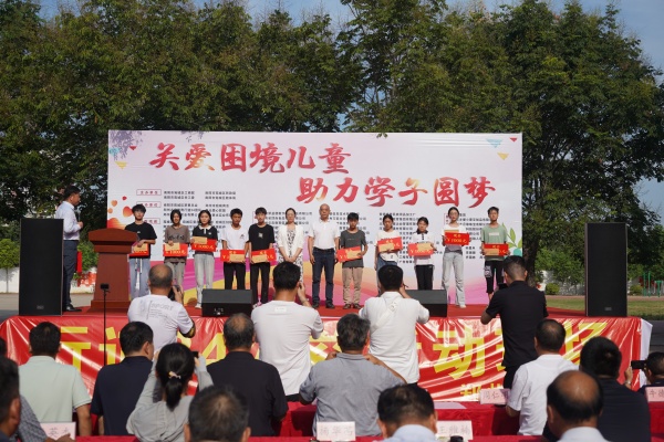 易视界公益行 关爱困境儿童助力学子圆梦