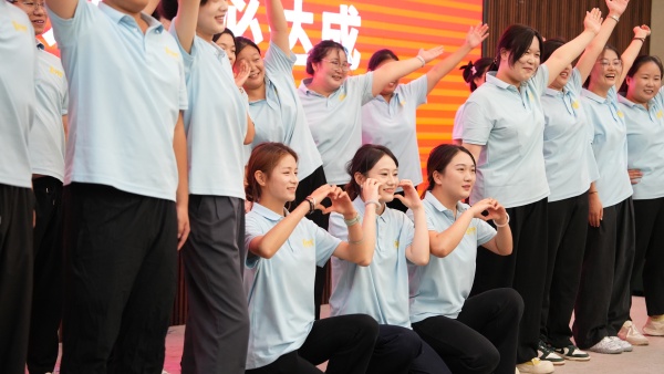 易视界2025年7月嘉奖会暨8月启动大会精彩瞬间