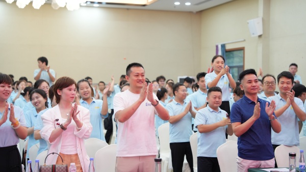 易视界2025年7月嘉奖会暨8月启动大会精彩瞬间