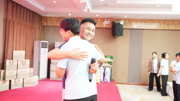 易视界2025年8月嘉奖会暨9月启动大会精彩图集