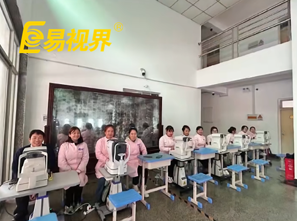 易视界视力筛查进校园，携手守护孩子清晰未来