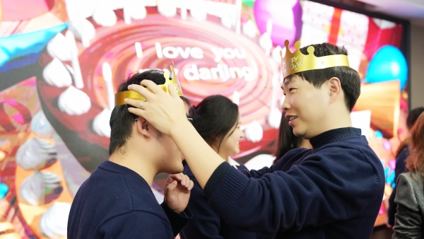 易视界温馨的集体生日