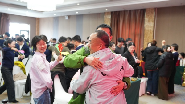 易视界2025年11月嘉奖会暨12月启动大会精彩图集