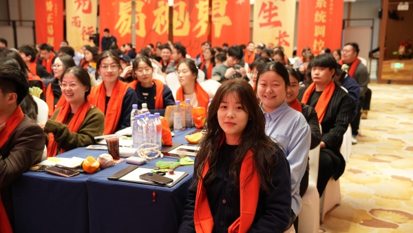 易视界2025骏马追光共赴新程年会盛典精彩瞬间