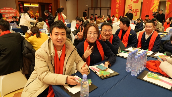 易视界2025骏马追光共赴新程年会盛典精彩瞬间