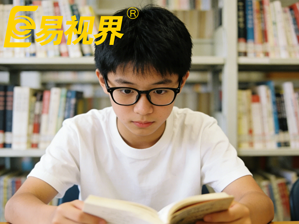 娃儿眼睛近视了怎么办？易视界视光中心招商加盟