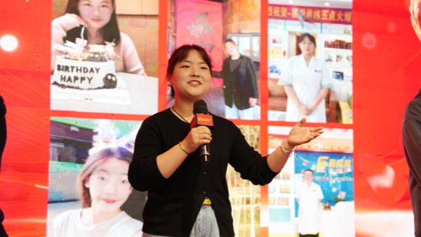 易视界2026年3月天使服务标杆奖获得者上台领奖