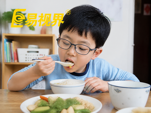 孩子近视认准这几类护眼食物 易视界视光中心