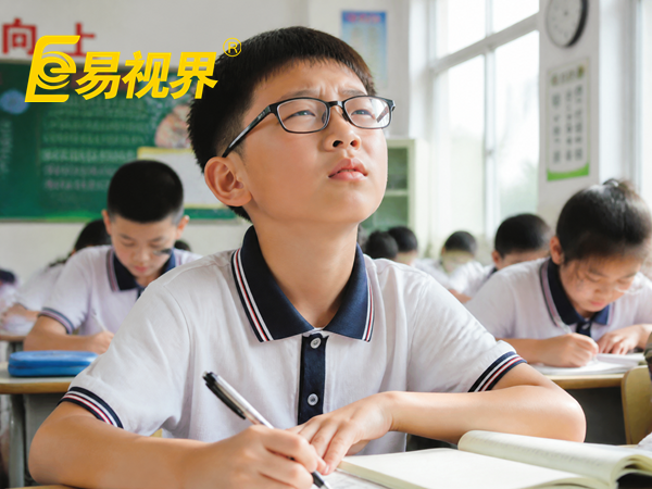 孩子眼睛弱视吃啥比较有帮助 易视界视光中心