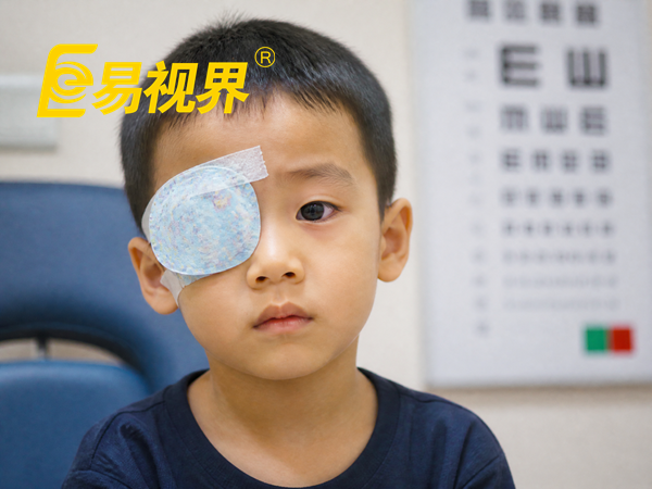 孩子弱视是怎么引起的 易视界视光中心