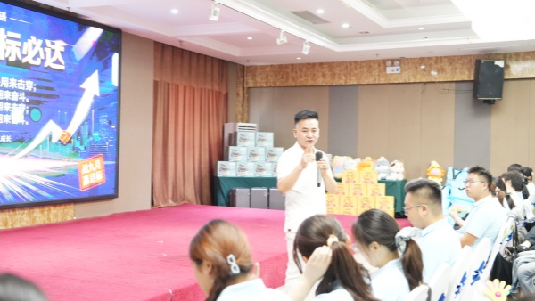 易视界2026年8月嘉奖会暨9月启动大会精彩图集